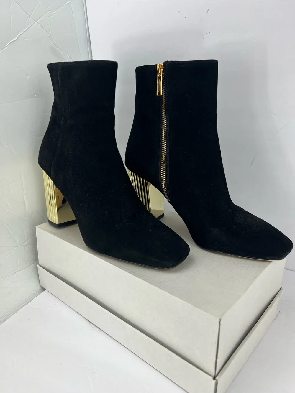 MICHAEL KORS PORTER BOOTIE ANKLE BOOTS, BLACK SUEDE LEATHER, GOLD HEELS, SIZE 8M